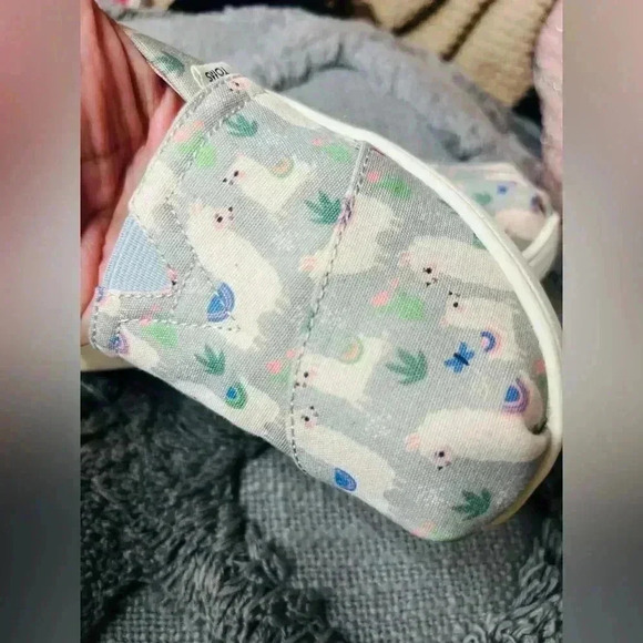 TOMS girls shoes size 1Y gentle used only - Picture 6 of 7